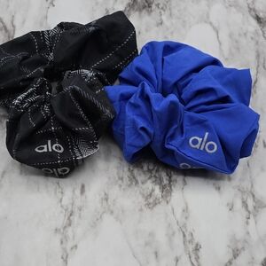 ALO Yoga Women'sHair Scrunchie Duo - Black and Blue